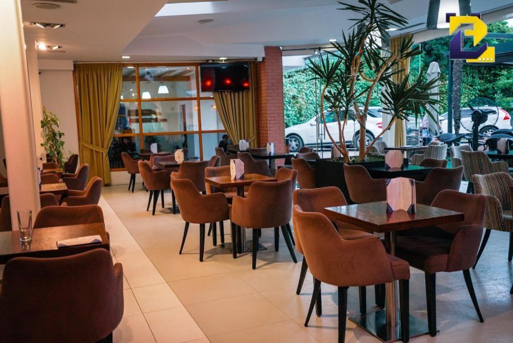 Hotel Bermon Tirana Exterior foto