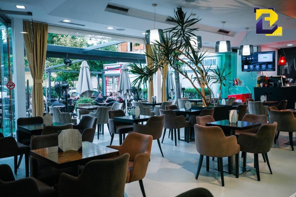 Hotel Bermon Tirana Exterior foto