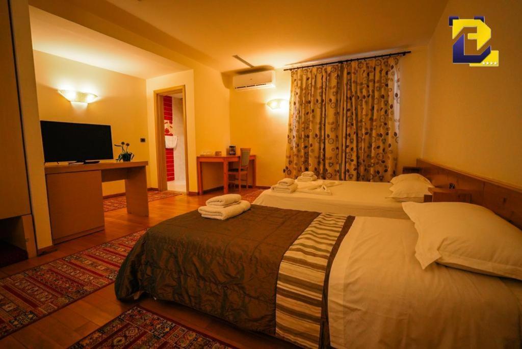 Hotel Bermon Tirana Exterior foto