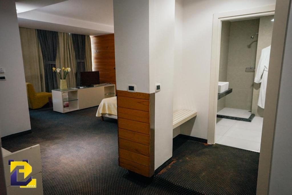 Hotel Bermon Tirana Exterior foto