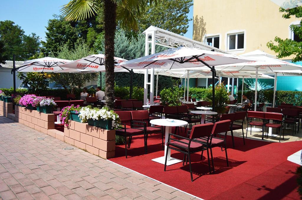 Hotel Bermon Tirana Exterior foto