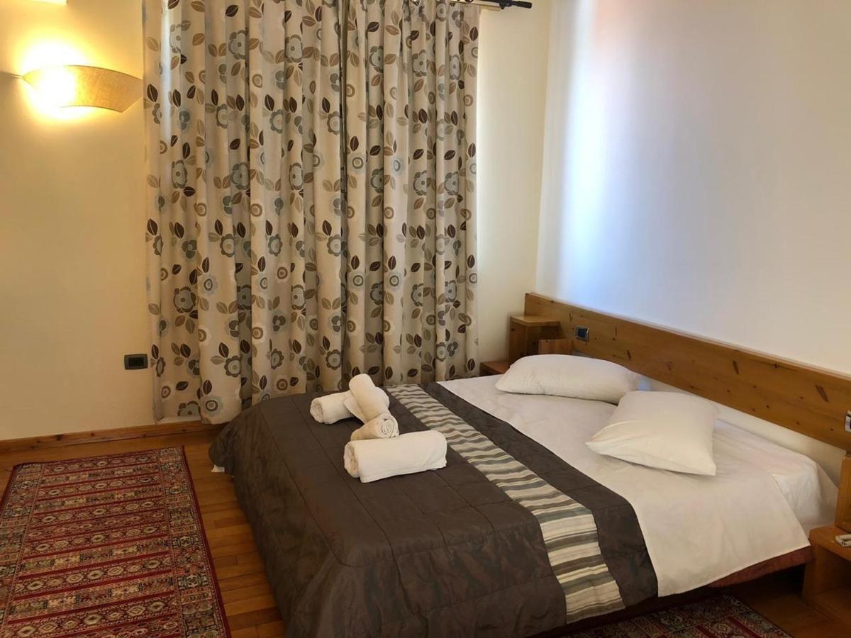 Hotel Bermon Tirana Exterior foto